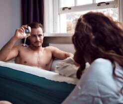 Tubble® Royale Opblaasbaar Ligbad - Blue Lagoon – Opvouwbaar Bad Voor Volwassenen Tot 188cm - IJsbad Wim Hof Methode - Zitbad - 255L -Badkamerartikelen Winkel 1200x1012