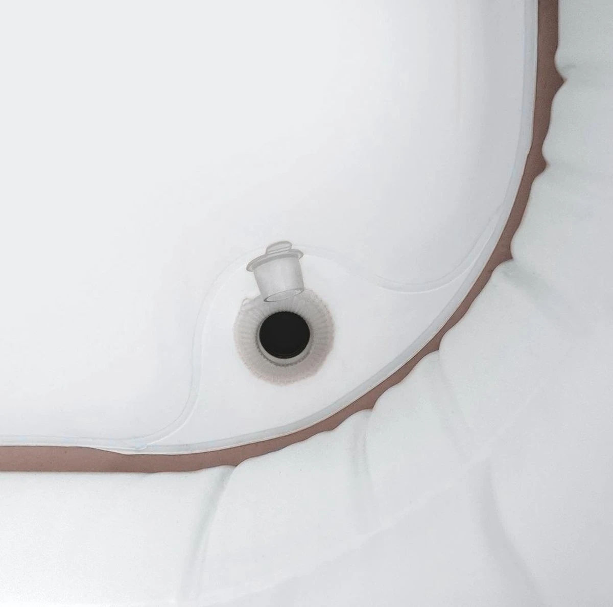 Tubble® Compact - Klein Opblaasbaar Ligbad 140 Cm Lang – Opvouwbaar Bad Voor Volwassenen Tot 170cm - IJsbad Wim Hof Methode - Zitbad - 200L 7 Tubble® Compact - Klein Opblaasbaar Ligbad 140 Cm Lang – Opvouwbaar Bad Voor Volwassenen Tot 170cm - IJsbad Wim Hof Methode - Zitbad - 200L - Afbeelding 7