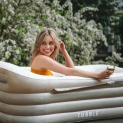 Tubble® Royale Air Bath - 255L - Ambient Taupe - Opblaasbaar Ligbad – Voor Volwassenen 15 Tubble® Royale Air Bath - 255L - Ambient Taupe - Opblaasbaar Ligbad – Voor Volwassenen -Badkamerartikelen Winkel 1200x1194 9