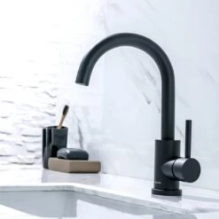 LOMAZOO Wastafelkraan Zwart Hoog Juno - Zwarte Wastafelkraan - Badkamerkraan Zwart - Zwarte Badkamerkraan -Badkamerartikelen Winkel 1200x1200 1428