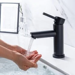 LOMAZOO Wastafelkraan Zwart - Badkamerkraan Zwart - Mengkraan Wastafel - Badkamer Kraan Callisto -Badkamerartikelen Winkel 1200x1200 1536