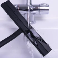 Douchewisser Zwart Met Magneetstrip - Badkamer Accessoires - Raamwisser - Trekker Douche - Silicone - 21cm X 20cm -Badkamerartikelen Winkel 1200x1200 293