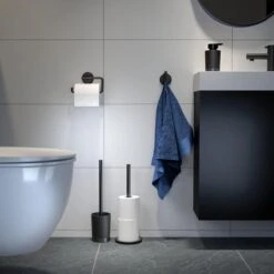 Tiger Tune - Toiletborstel Met Houder Vrijstaand - Zwart Metaal Geborsteld / Zwart -Badkamerartikelen Winkel 1200x1200 394