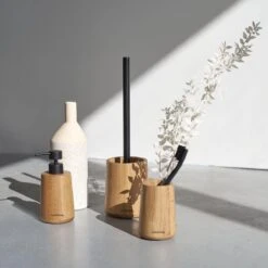 Sealskin Earth - Toiletborstel Met Houder Vrijstaand - Eiken -Badkamerartikelen Winkel 1200x1200 408