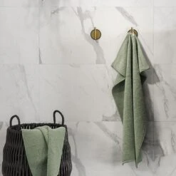 Tiger Tune - Toiletaccessoireset - Toiletborstel Met Houder - Toiletrolhouder Zonder Klep - Handdoekhaak – Messing Geborsteld / Zwart 17 Tiger Tune - Toiletaccessoireset - Toiletborstel Met Houder - Toiletrolhouder Zonder Klep - Handdoekhaak – Messing Geborsteld / Zwart -Badkamerartikelen Winkel 1200x1200 433