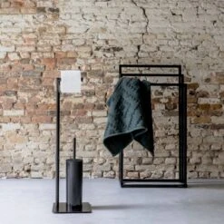 Sealskin Tube - Toiletbutler - Toiletrolhouder - Toiletborstel Met Houder - Vrijstaand - Zwart -Badkamerartikelen Winkel 1200x1200 457