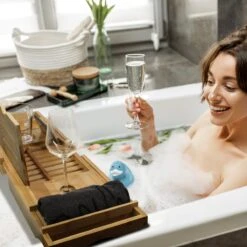 Regno Badplank Voor In Bad - Met Badkussen - Uitschuifbaar En Waterbestendig Badrek - IPad En Glashouder -Badkamerartikelen Winkel 1200x1200 693