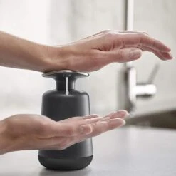 Wonix® - Zeepdispenser - Zeeppompje - Duw Met Pols - 300ml - Zwart -Badkamerartikelen Winkel 1200x1200 731