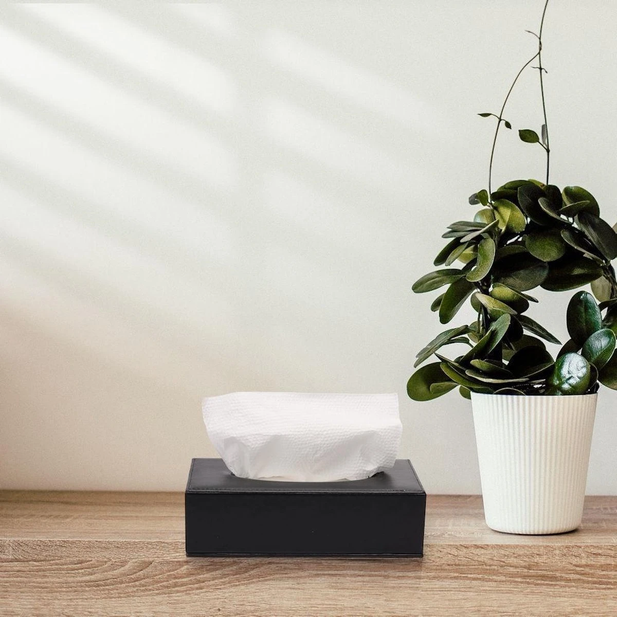 Merkloos Decopatent® Tissue Box Kunstleer - Tissues Tissuedoos - Luxe Doos Voor Servetten - Zakdoekjeshouder - Tissue Box Houder - Zwart 7 Merkloos Decopatent® Tissue Box Kunstleer - Tissues Tissuedoos - Luxe Doos Voor Servetten - Zakdoekjeshouder - Tissue Box Houder - Zwart - Afbeelding 7