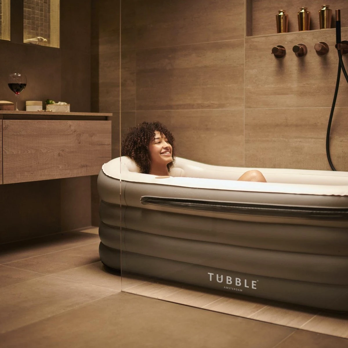 Tubble® Royale Air Bath - 255L - Ambient Taupe - Opblaasbaar Ligbad – Voor Volwassenen 2 Tubble® Royale Air Bath - 255L - Ambient Taupe - Opblaasbaar Ligbad – Voor Volwassenen - Afbeelding 2