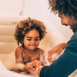 Tubble® Royale Air Bath - 255L - Ambient Taupe - Opblaasbaar Ligbad – Voor Volwassenen 21 Tubble® Royale Air Bath - 255L - Ambient Taupe - Opblaasbaar Ligbad – Voor Volwassenen -Badkamerartikelen Winkel 1200x1200 900