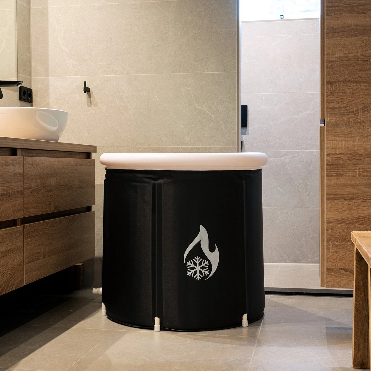 Opvouwbaar Zitbad Voor Volwassenen - Bath Bucket - Ijsbad - Inklapbaar Bad - Zwart - Opblaasbad - Inclusief Voetpomp - Inclusief Ingebouwd Zitkussen 6 Opvouwbaar Zitbad Voor Volwassenen - Bath Bucket - Ijsbad - Inklapbaar Bad - Zwart - Opblaasbad - Inclusief Voetpomp - Inclusief Ingebouwd Zitkussen - Afbeelding 6