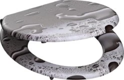 SCHÜTTE WC-Bril 80123 GREY STEEL - MDF-Hout - Soft Close - Verchroomde Scharnieren - Decor - 3-zijdige Print -Badkamerartikelen Winkel 1200x778 1