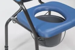 Toiletstoel Blauw Met Comfortabele Zitting En Emmer Met Deksel - Postoel -Badkamerartikelen Winkel 1200x801 2