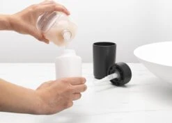 Brabantia ReNew Zeepdispenser - 250 Ml - Dark Grey -Badkamerartikelen Winkel 1200x861