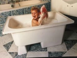 Saqu Zitbad - Mobiel Bad - 103x65cm - Wit - Incl Bijbehorende Poot En Zonder Afvoer 13 Saqu Zitbad - Mobiel Bad - 103x65cm - Wit - Incl Bijbehorende Poot En Zonder Afvoer -Badkamerartikelen Winkel 1200x900 30