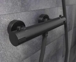 SCHÜTTE London Thermostatische Douchekraan - Hartafstand 120 Mm - Zwart Mat -Badkamerartikelen Winkel 1200x983