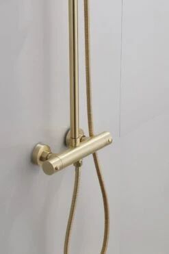 Wesseling & Bos Doucheset - Regendouche Mat Goud Geborsteld - Doucheset Met Thermostaatkraan - Atlanta -Badkamerartikelen Winkel 798x1200 1