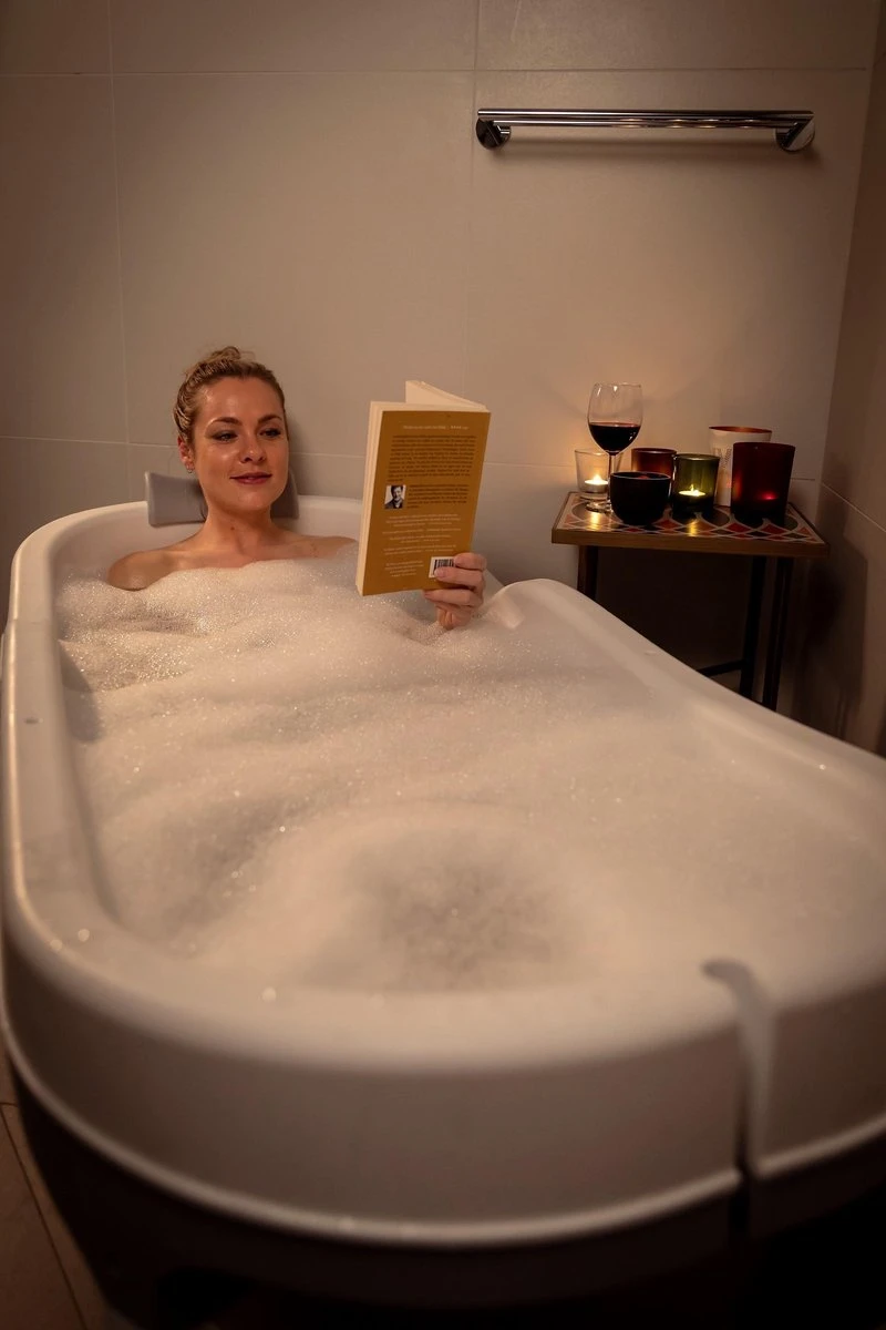 HelloBath Opvouwbaar Zitbad - Bath Bucket - 148cm - 220L - Extra Lang - Incl. Badkussen & Opberghoes 10 HelloBath Opvouwbaar Zitbad - Bath Bucket - 148cm - 220L - Extra Lang - Incl. Badkussen & Opberghoes - Afbeelding 10