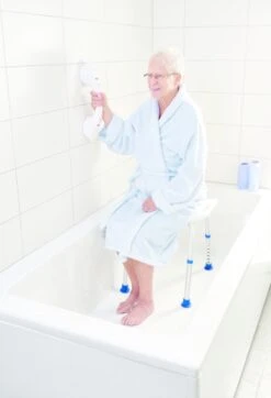 VITILITY Quick Mobile Rail - Wandbeugel Met Zuignappen - Zonder Boren - 40 Cm - Wit - Veiligheidsgreep 17 VITILITY Quick Mobile Rail - Wandbeugel Met Zuignappen - Zonder Boren - 40 Cm - Wit - Veiligheidsgreep -Badkamerartikelen Winkel 818x1200 3