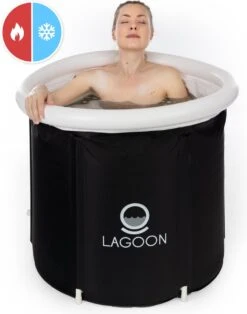 Lagoon® Opblaasbaar Zitbad Voor Volwassenen Bathbucket - Met Relaxing Giftset - Wim Hof Methode - Opvouwbaar & Inklapbaar Spa Bad - Bath Bucket - IJsbad - Opblaasbad - Dompelbad -Badkamerartikelen Winkel 945x1200